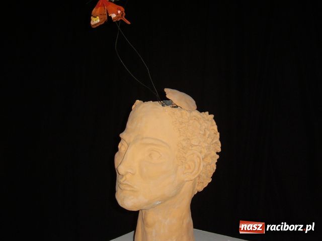 Zdjęcie w galerii na portalu naszraciborz.pl: Forma i kolor w rzeźbie wiadomości z regionu