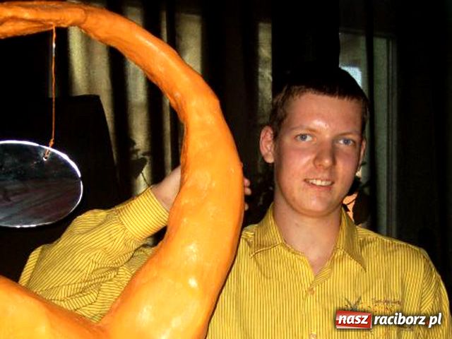 Zdjęcie w galerii na portalu naszraciborz.pl: Forma i kolor w rzeźbie wiadomości z regionu