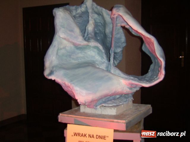 Zdjęcie w galerii na portalu naszraciborz.pl: Forma i kolor w rzeźbie wiadomości z regionu