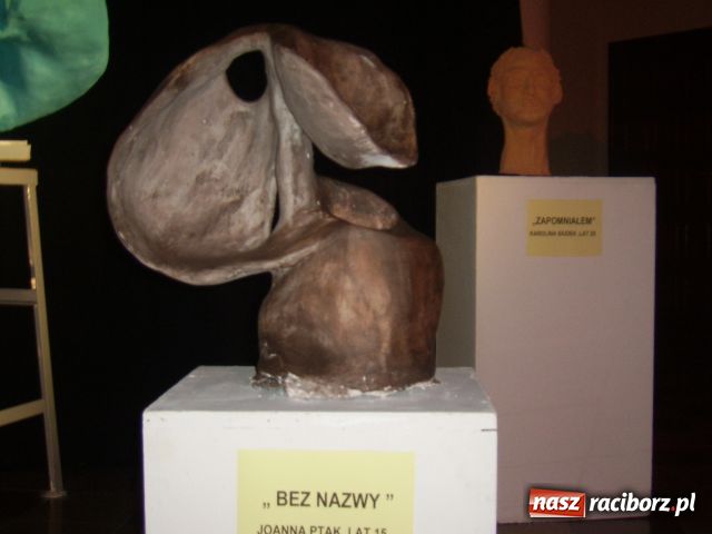 Zdjęcie w galerii na portalu naszraciborz.pl: Forma i kolor w rzeźbie wiadomości z regionu