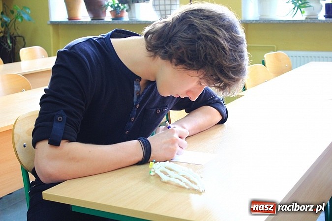 Zdjęcie w galerii na portalu naszraciborz.pl: Medycyna na start dla uczni&oacute;w II LO wiadomości z regionu