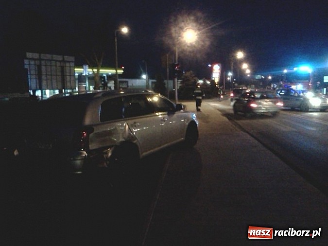 Zdjęcie w galerii na portalu naszraciborz.pl: Kraksa na mycie. Zderzyła się toyota ze skodą wiadomości z regionu