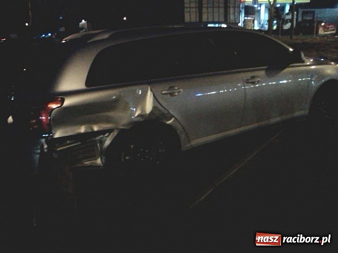 Zdjęcie w galerii na portalu naszraciborz.pl: Kraksa na mycie. Zderzyła się toyota ze skodą wiadomości z regionu