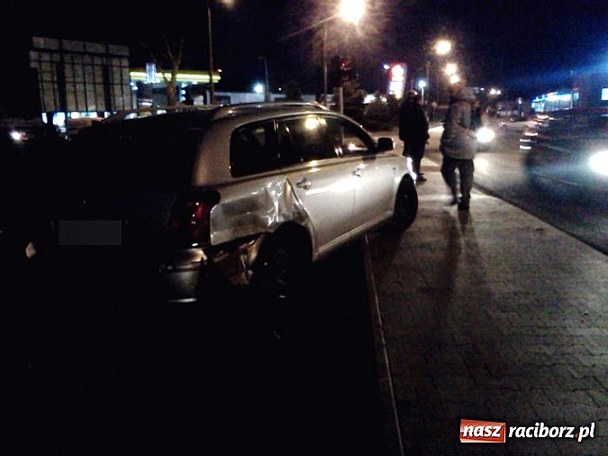 Zdjęcie w galerii na portalu naszraciborz.pl: Kraksa na mycie. Zderzyła się toyota ze skodą wiadomości z regionu