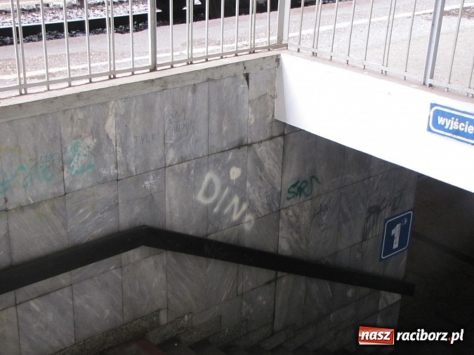 Zdjęcie w galerii na portalu naszraciborz.pl: Dworzec w Raciborzu nie jest zbyt ładny… wiadomości z regionu