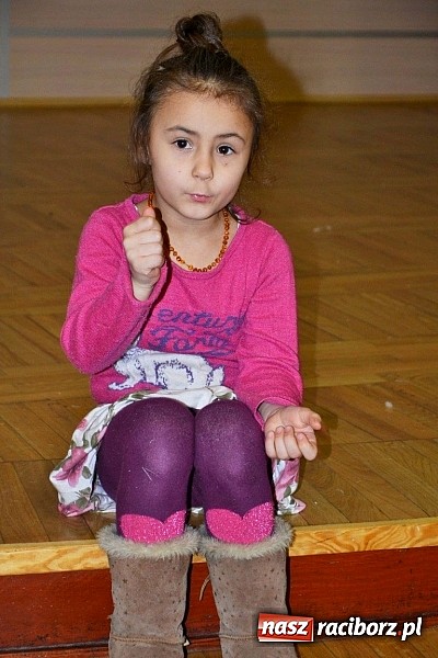 Zdjęcie w galerii na portalu naszraciborz.pl: Gospodynie z Tworkowa szkubały pierze wiadomości z regionu