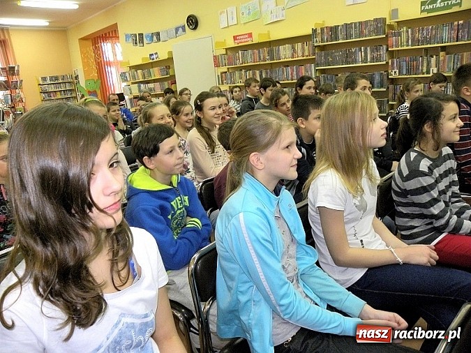 Zdjęcie w galerii na portalu naszraciborz.pl: On-line. W pułapce Internetu wiadomości z regionu