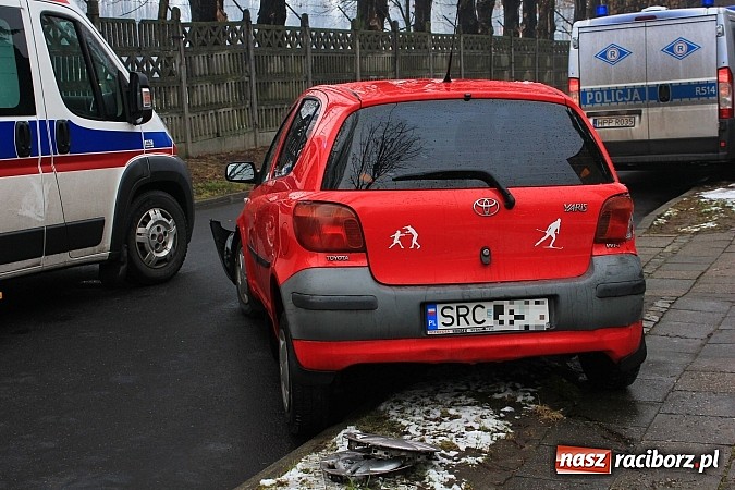 Zdjęcie w galerii na portalu naszraciborz.pl: Kraksa na Szczęśliwej w Raciborzu. Jedna osoba trafiła do szpitala wiadomości z regionu