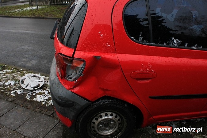 Zdjęcie w galerii na portalu naszraciborz.pl: Kraksa na Szczęśliwej w Raciborzu. Jedna osoba trafiła do szpitala wiadomości z regionu