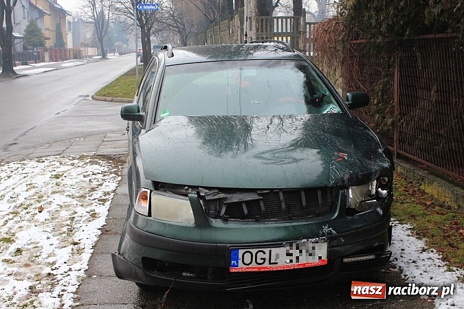 Zdjęcie w galerii na portalu naszraciborz.pl: Kraksa na Szczęśliwej w Raciborzu. Jedna osoba trafiła do szpitala wiadomości z regionu