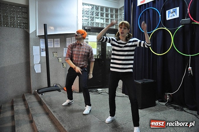 Zdjęcie w galerii na portalu naszraciborz.pl: Karnawałowa podr&oacute;ż do Rio w SP 1 na Ostrogu wiadomości z regionu