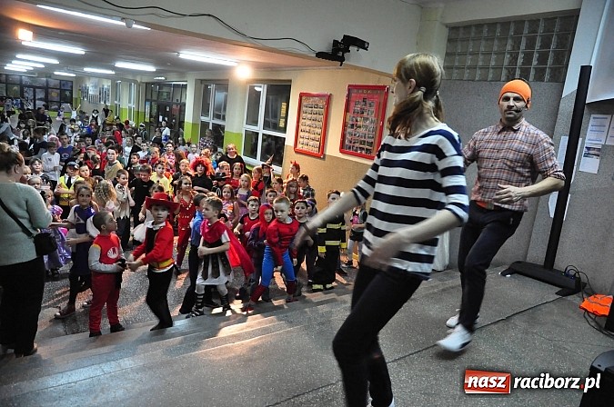 Zdjęcie w galerii na portalu naszraciborz.pl: Karnawałowa podr&oacute;ż do Rio w SP 1 na Ostrogu wiadomości z regionu