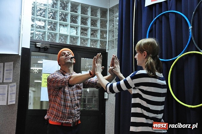 Zdjęcie w galerii na portalu naszraciborz.pl: Karnawałowa podr&oacute;ż do Rio w SP 1 na Ostrogu wiadomości z regionu