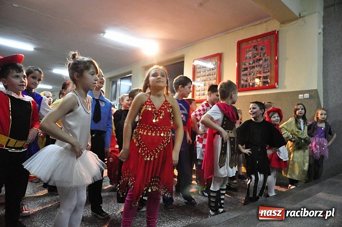 Zdjęcie w galerii na portalu naszraciborz.pl: Karnawałowa podr&oacute;ż do Rio w SP 1 na Ostrogu wiadomości z regionu