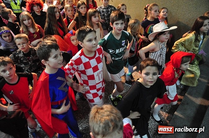 Zdjęcie w galerii na portalu naszraciborz.pl: Karnawałowa podr&oacute;ż do Rio w SP 1 na Ostrogu wiadomości z regionu