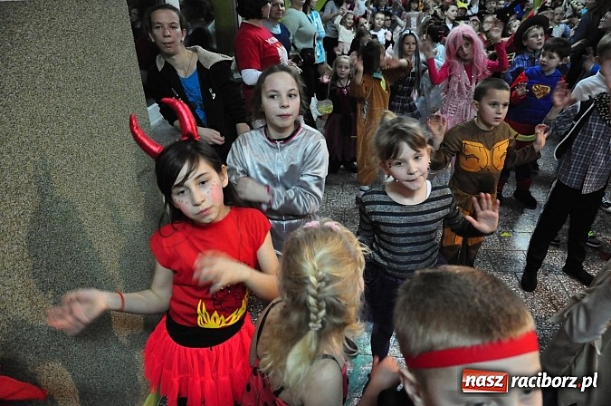 Zdjęcie w galerii na portalu naszraciborz.pl: Karnawałowa podr&oacute;ż do Rio w SP 1 na Ostrogu wiadomości z regionu