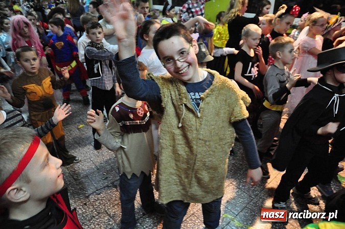 Zdjęcie w galerii na portalu naszraciborz.pl: Karnawałowa podr&oacute;ż do Rio w SP 1 na Ostrogu wiadomości z regionu