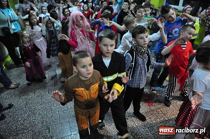 Zdjęcie w galerii na portalu naszraciborz.pl: Karnawałowa podr&oacute;ż do Rio w SP 1 na Ostrogu wiadomości z regionu