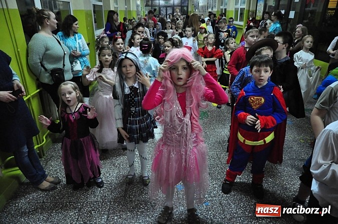 Zdjęcie w galerii na portalu naszraciborz.pl: Karnawałowa podr&oacute;ż do Rio w SP 1 na Ostrogu wiadomości z regionu