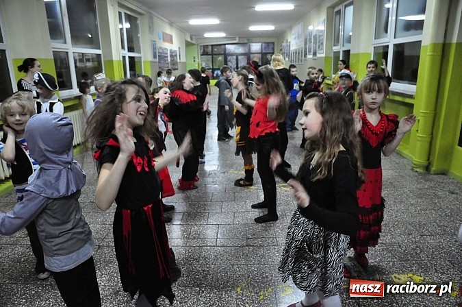 Zdjęcie w galerii na portalu naszraciborz.pl: Karnawałowa podr&oacute;ż do Rio w SP 1 na Ostrogu wiadomości z regionu