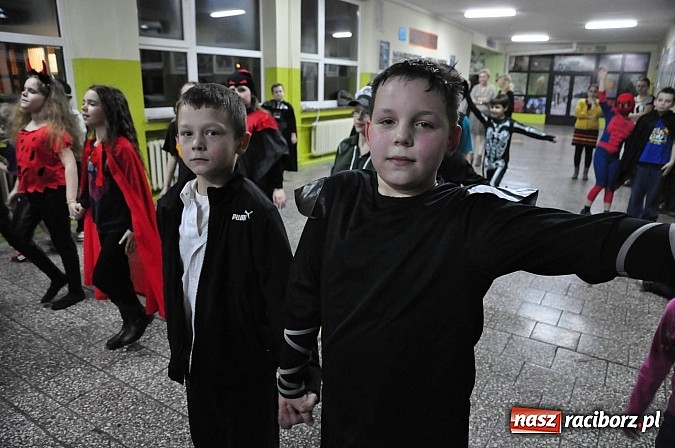 Zdjęcie w galerii na portalu naszraciborz.pl: Karnawałowa podr&oacute;ż do Rio w SP 1 na Ostrogu wiadomości z regionu