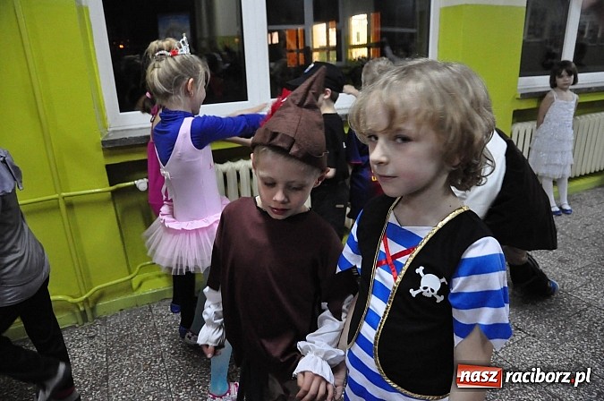 Zdjęcie w galerii na portalu naszraciborz.pl: Karnawałowa podr&oacute;ż do Rio w SP 1 na Ostrogu wiadomości z regionu