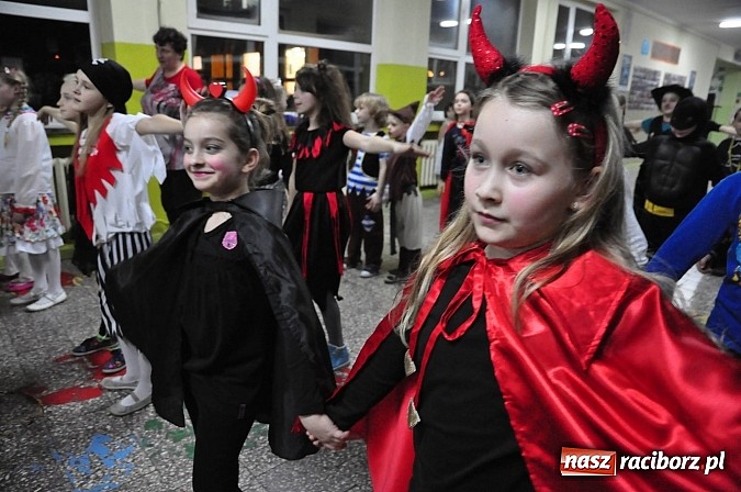 Zdjęcie w galerii na portalu naszraciborz.pl: Karnawałowa podr&oacute;ż do Rio w SP 1 na Ostrogu wiadomości z regionu