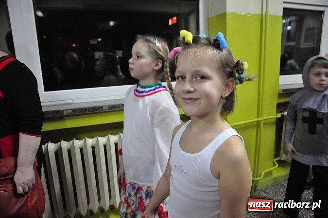 Zdjęcie w galerii na portalu naszraciborz.pl: Karnawałowa podr&oacute;ż do Rio w SP 1 na Ostrogu wiadomości z regionu