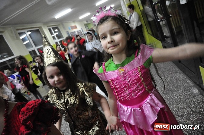 Zdjęcie w galerii na portalu naszraciborz.pl: Karnawałowa podr&oacute;ż do Rio w SP 1 na Ostrogu wiadomości z regionu