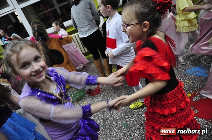Zdjęcie w galerii na portalu naszraciborz.pl: Karnawałowa podr&oacute;ż do Rio w SP 1 na Ostrogu wiadomości z regionu