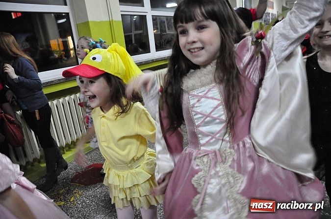 Zdjęcie w galerii na portalu naszraciborz.pl: Karnawałowa podr&oacute;ż do Rio w SP 1 na Ostrogu wiadomości z regionu