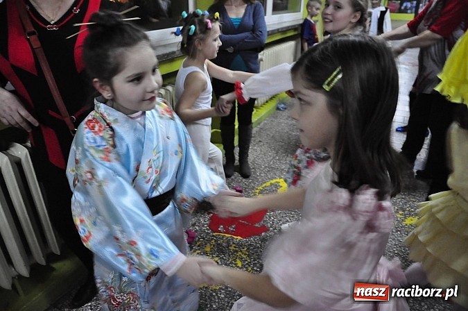 Zdjęcie w galerii na portalu naszraciborz.pl: Karnawałowa podr&oacute;ż do Rio w SP 1 na Ostrogu wiadomości z regionu