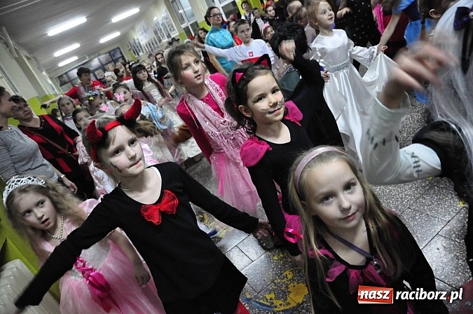 Zdjęcie w galerii na portalu naszraciborz.pl: Karnawałowa podr&oacute;ż do Rio w SP 1 na Ostrogu wiadomości z regionu
