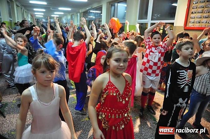 Zdjęcie w galerii na portalu naszraciborz.pl: Karnawałowa podr&oacute;ż do Rio w SP 1 na Ostrogu wiadomości z regionu
