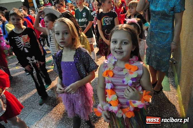 Zdjęcie w galerii na portalu naszraciborz.pl: Karnawałowa podr&oacute;ż do Rio w SP 1 na Ostrogu wiadomości z regionu