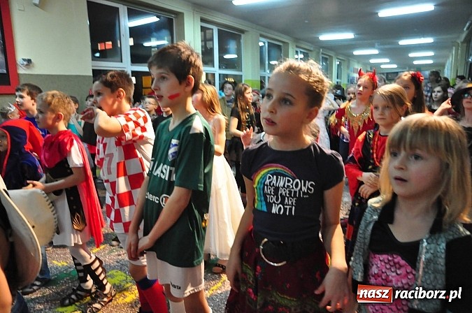 Zdjęcie w galerii na portalu naszraciborz.pl: Karnawałowa podr&oacute;ż do Rio w SP 1 na Ostrogu wiadomości z regionu