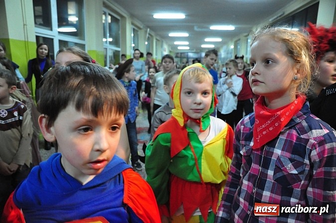 Zdjęcie w galerii na portalu naszraciborz.pl: Karnawałowa podr&oacute;ż do Rio w SP 1 na Ostrogu wiadomości z regionu