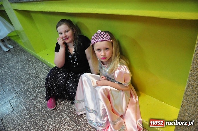 Zdjęcie w galerii na portalu naszraciborz.pl: Karnawałowa podr&oacute;ż do Rio w SP 1 na Ostrogu wiadomości z regionu