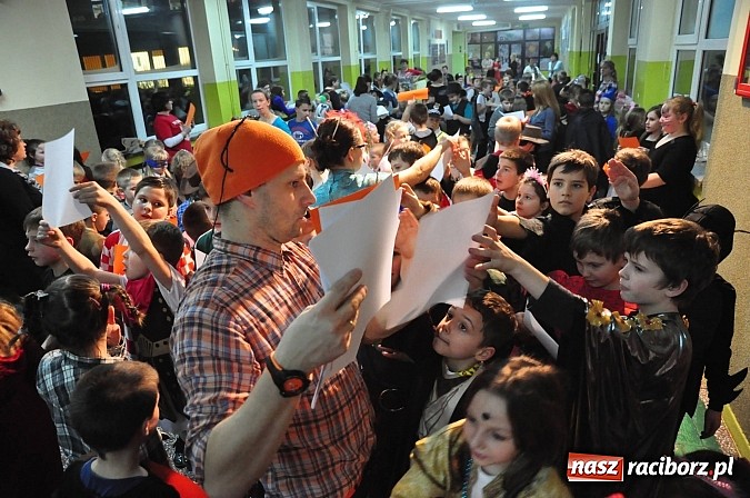 Zdjęcie w galerii na portalu naszraciborz.pl: Karnawałowa podr&oacute;ż do Rio w SP 1 na Ostrogu wiadomości z regionu