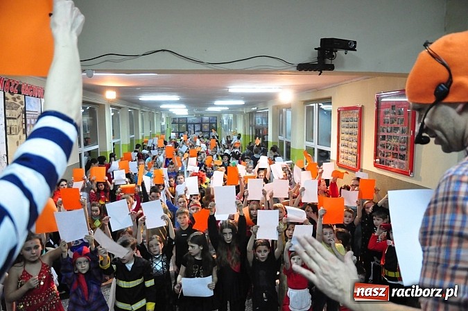 Zdjęcie w galerii na portalu naszraciborz.pl: Karnawałowa podr&oacute;ż do Rio w SP 1 na Ostrogu wiadomości z regionu