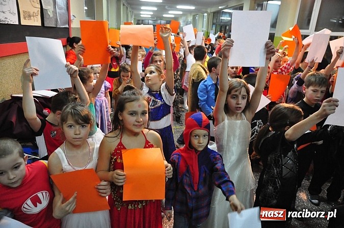 Zdjęcie w galerii na portalu naszraciborz.pl: Karnawałowa podr&oacute;ż do Rio w SP 1 na Ostrogu wiadomości z regionu