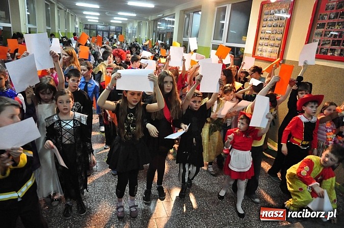 Zdjęcie w galerii na portalu naszraciborz.pl: Karnawałowa podr&oacute;ż do Rio w SP 1 na Ostrogu wiadomości z regionu