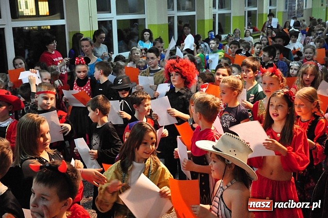 Zdjęcie w galerii na portalu naszraciborz.pl: Karnawałowa podr&oacute;ż do Rio w SP 1 na Ostrogu wiadomości z regionu