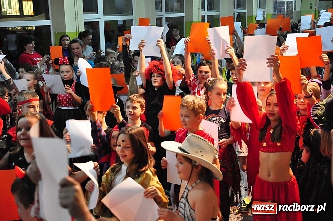 Zdjęcie w galerii na portalu naszraciborz.pl: Karnawałowa podr&oacute;ż do Rio w SP 1 na Ostrogu wiadomości z regionu