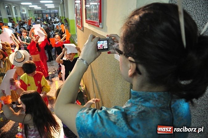 Zdjęcie w galerii na portalu naszraciborz.pl: Karnawałowa podr&oacute;ż do Rio w SP 1 na Ostrogu wiadomości z regionu