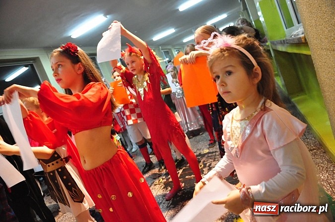 Zdjęcie w galerii na portalu naszraciborz.pl: Karnawałowa podr&oacute;ż do Rio w SP 1 na Ostrogu wiadomości z regionu