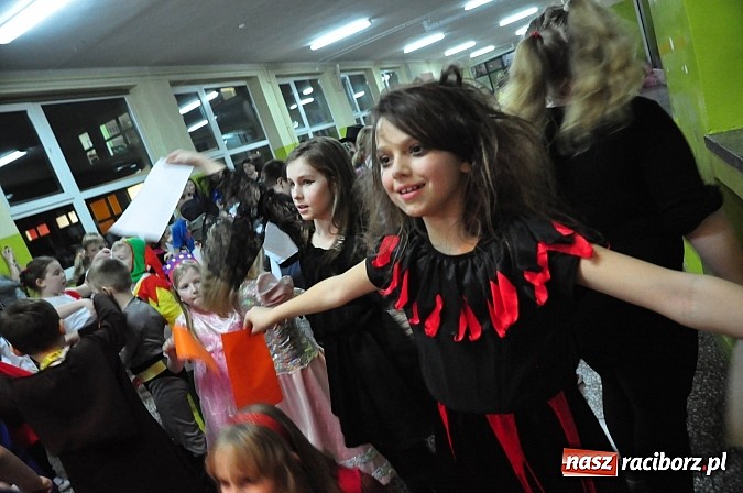 Zdjęcie w galerii na portalu naszraciborz.pl: Karnawałowa podr&oacute;ż do Rio w SP 1 na Ostrogu wiadomości z regionu