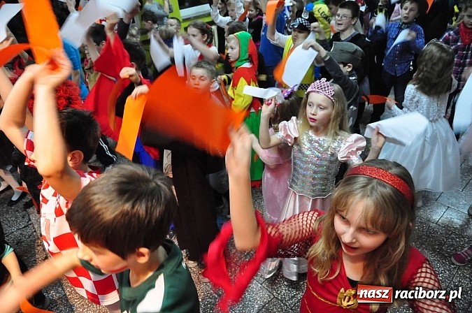 Zdjęcie w galerii na portalu naszraciborz.pl: Karnawałowa podr&oacute;ż do Rio w SP 1 na Ostrogu wiadomości z regionu