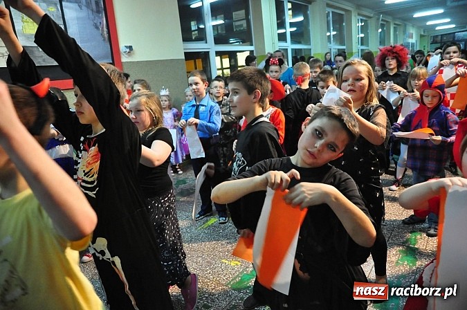 Zdjęcie w galerii na portalu naszraciborz.pl: Karnawałowa podr&oacute;ż do Rio w SP 1 na Ostrogu wiadomości z regionu