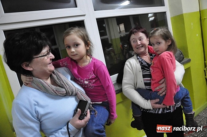 Zdjęcie w galerii na portalu naszraciborz.pl: Karnawałowa podr&oacute;ż do Rio w SP 1 na Ostrogu wiadomości z regionu